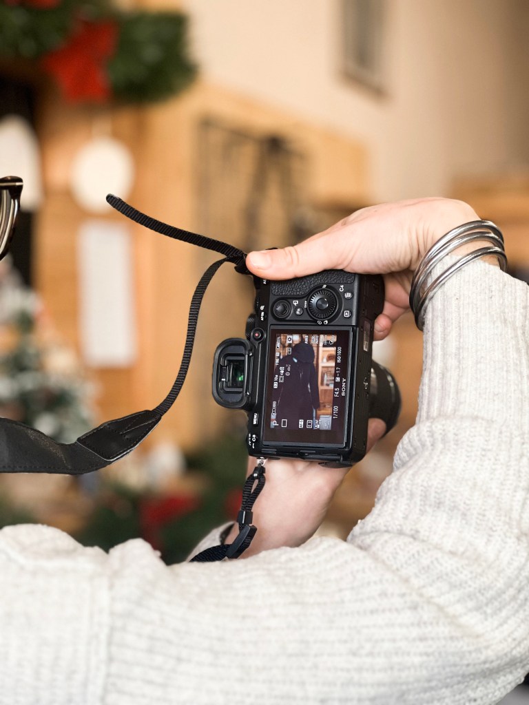 Shooting photo / Alberta Communication