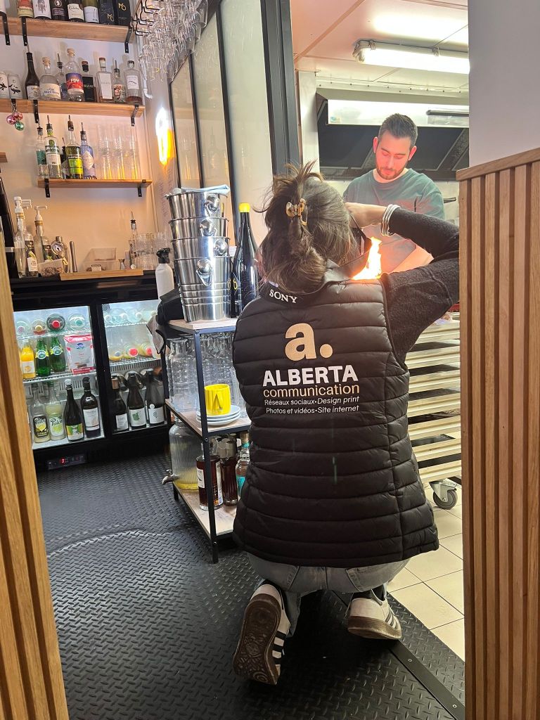 Shooting photo / Alberta Communication